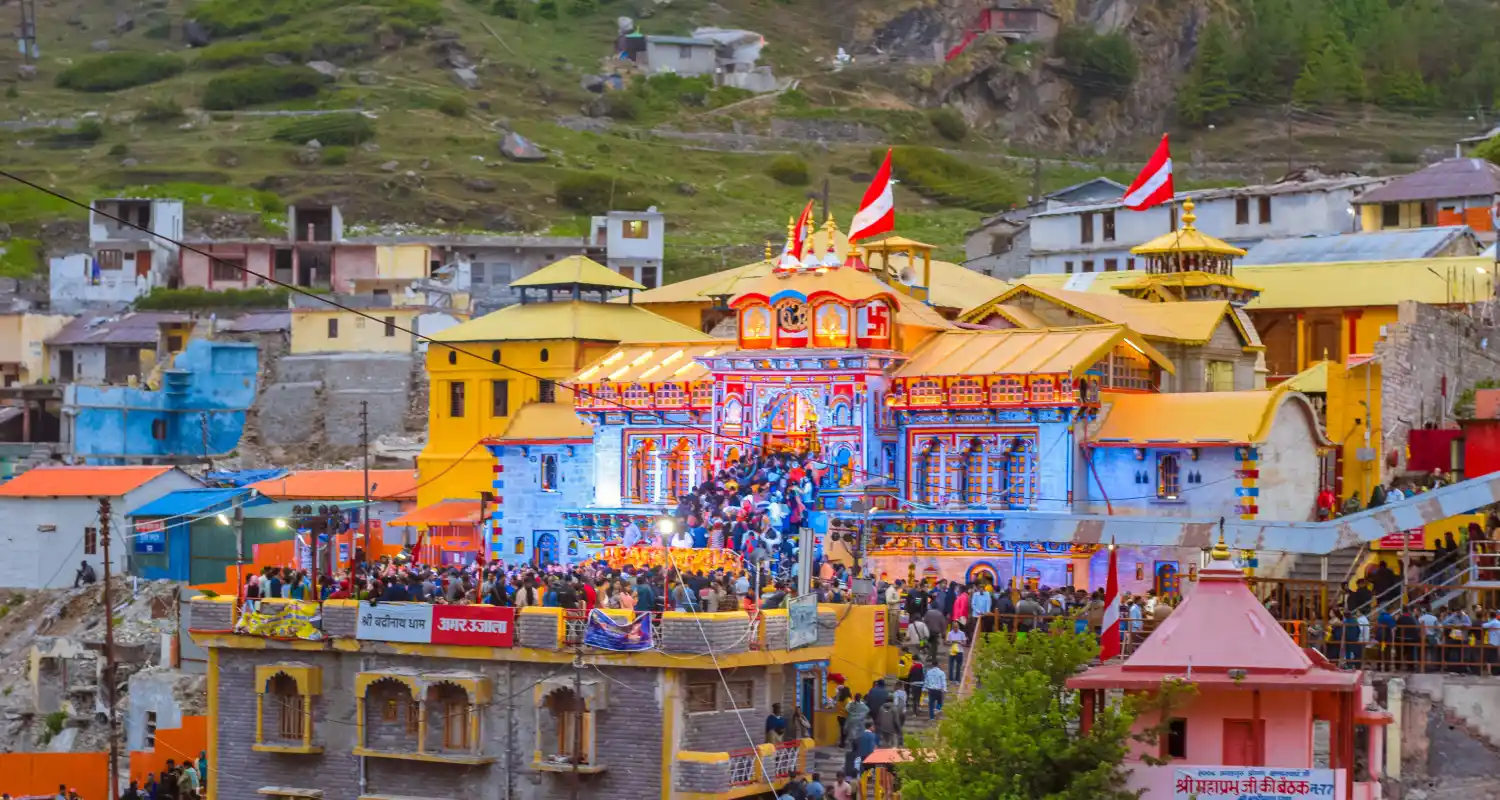 Badrinath Temple Tour Packages, Uttarakhand Shri Badrinath Temple in the mountains of Uttarakhand