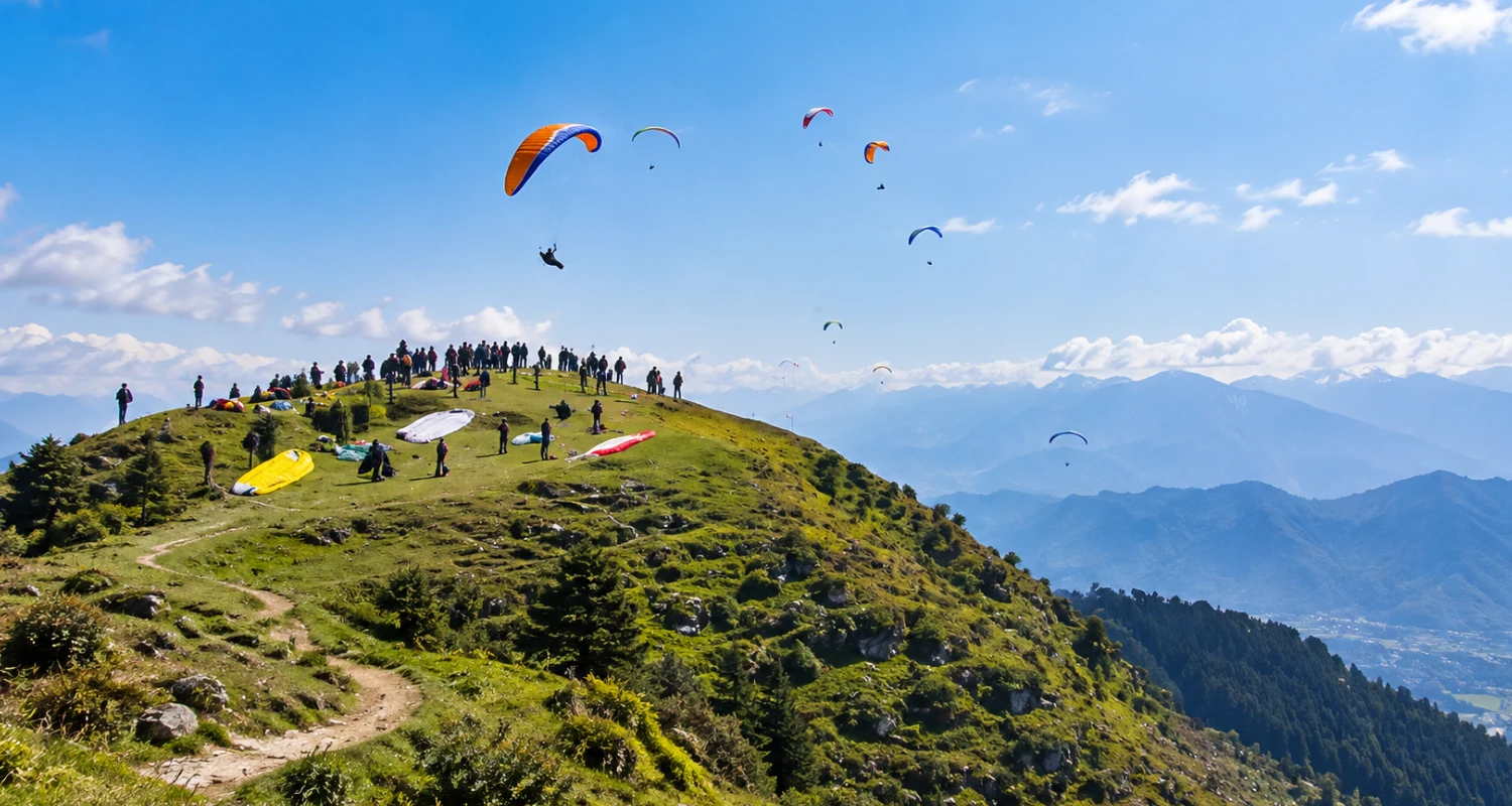 Bir Billing paragliding over the mountains of Himachal Pradesh