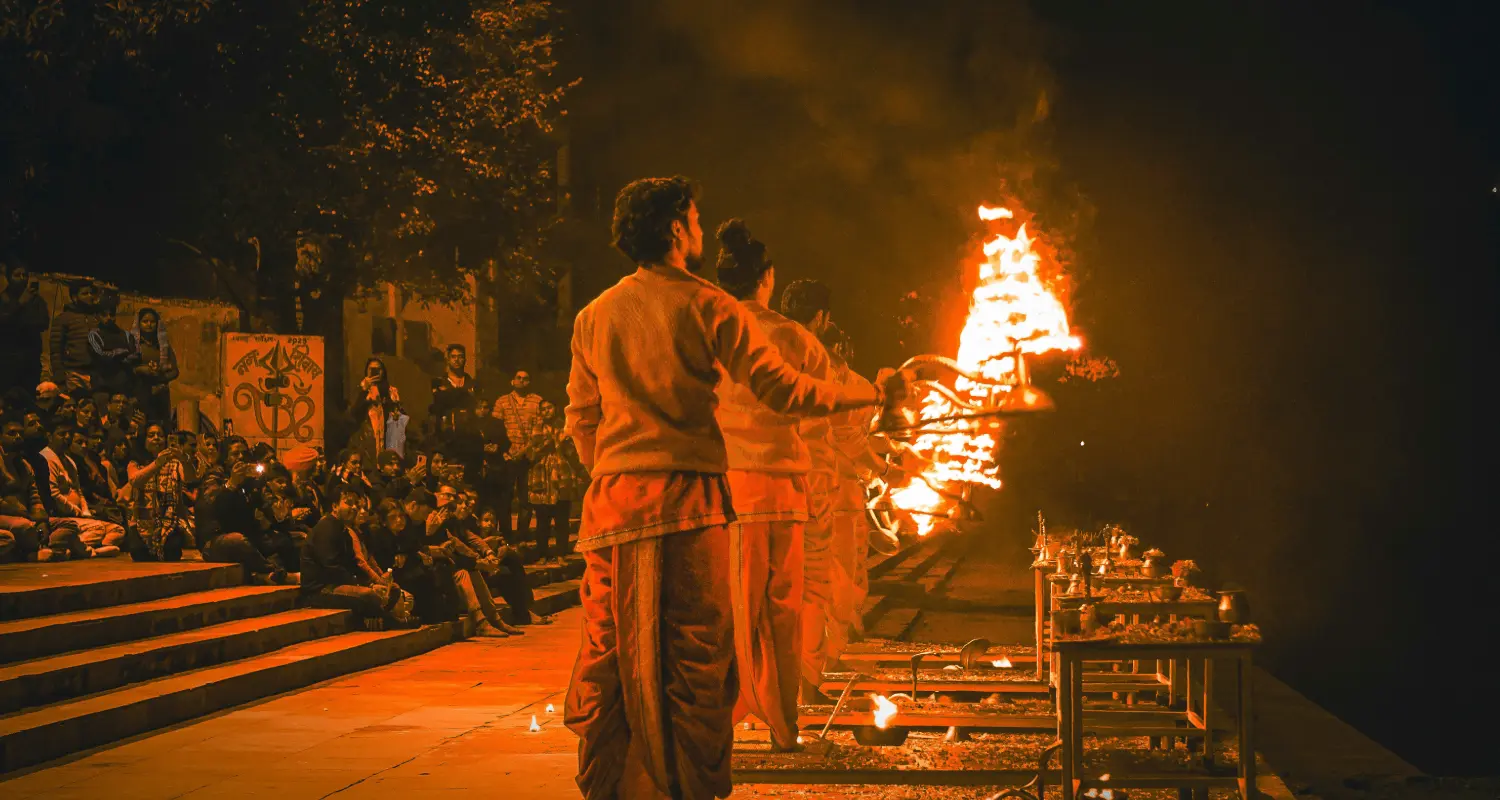 Ganga Aarti in Rishikesh, Uttarakhand Evening Ganga Aarti ceremony in Rishikesh, Uttarakhand